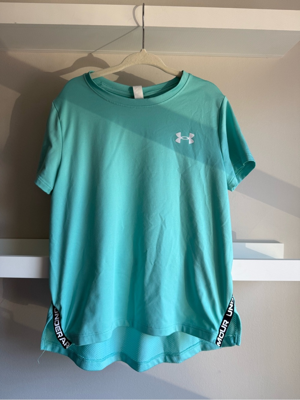 Under Armour tee YS/6 EUC
